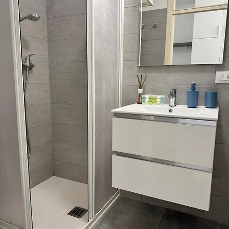 Seaview Deluxe Apartment *